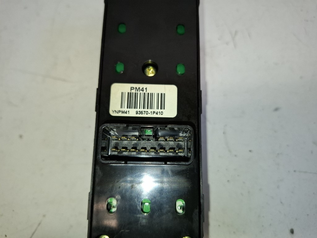 Kia Venga bal elsõ ablakemelõ kapcsoló 935701P410 3. kép