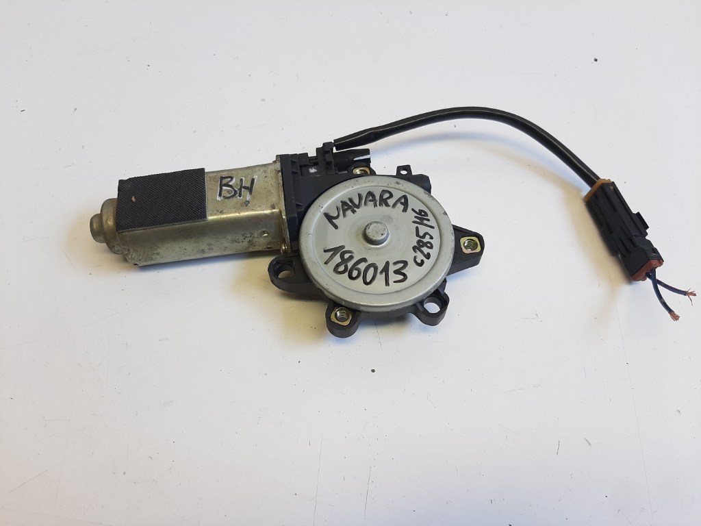 Nissan Navara (D22) bal hátsó ablakemelõ motor 827312S721 2. kép