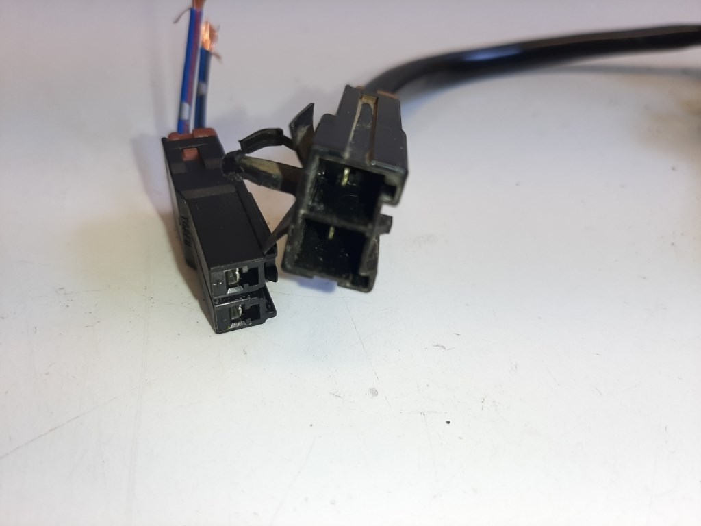 Nissan Navara (D22) bal hátsó ablakemelõ motor 827312S721 4. kép