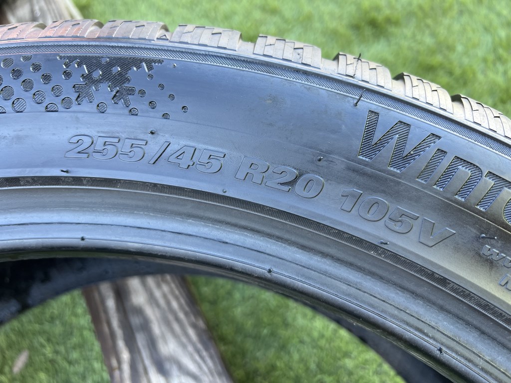 255/45 R20 Kumho WinterCraft WS71 téli gumi 6mm 6. kép