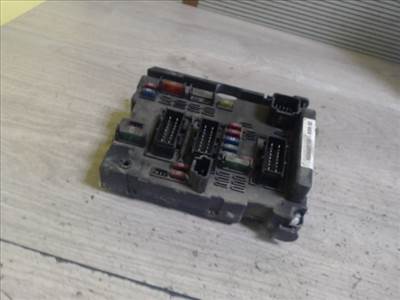 PEUGEOT 307 01-05 Biztosítéktábla BCM BSI BSM SAM GEM modul Motortér