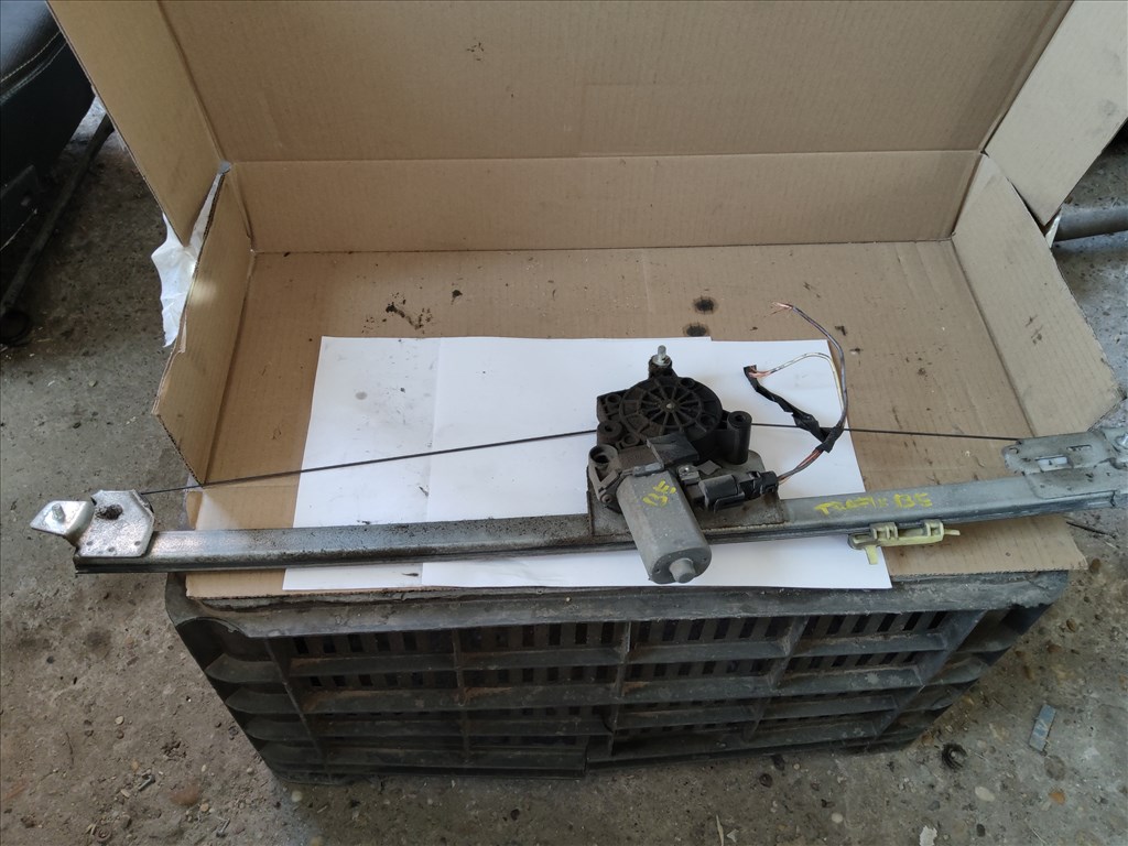 Renault Trafic II Generation L1H1 2.0 dCi 115 Bal első ablakemelő szerkezet  1. kép