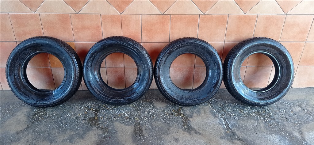 TEREPJÁRÓ 16" TÉLI YOKOHAMA 205/80R16 ÚJSZERŰ GUMIK OLCSÓN!!! 1. kép