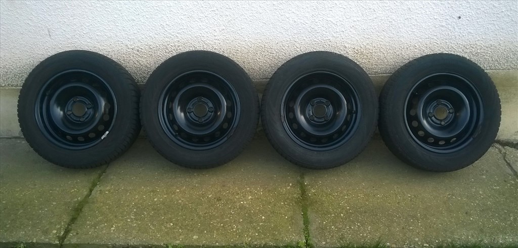 Eladó 4db 14-es 4x100-as Renault lemezfelni 175 65R14 Nokian téli gumival 1. kép