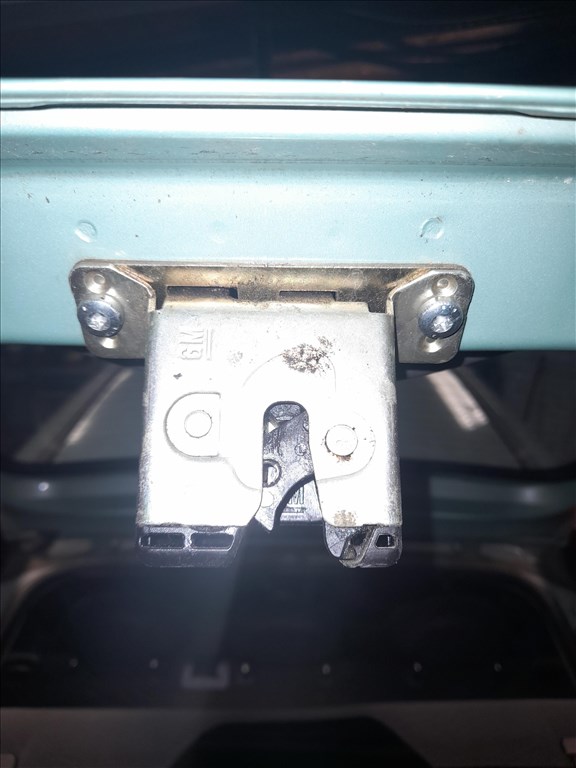 Opel corsa c csomagtér ajtózár  1. kép