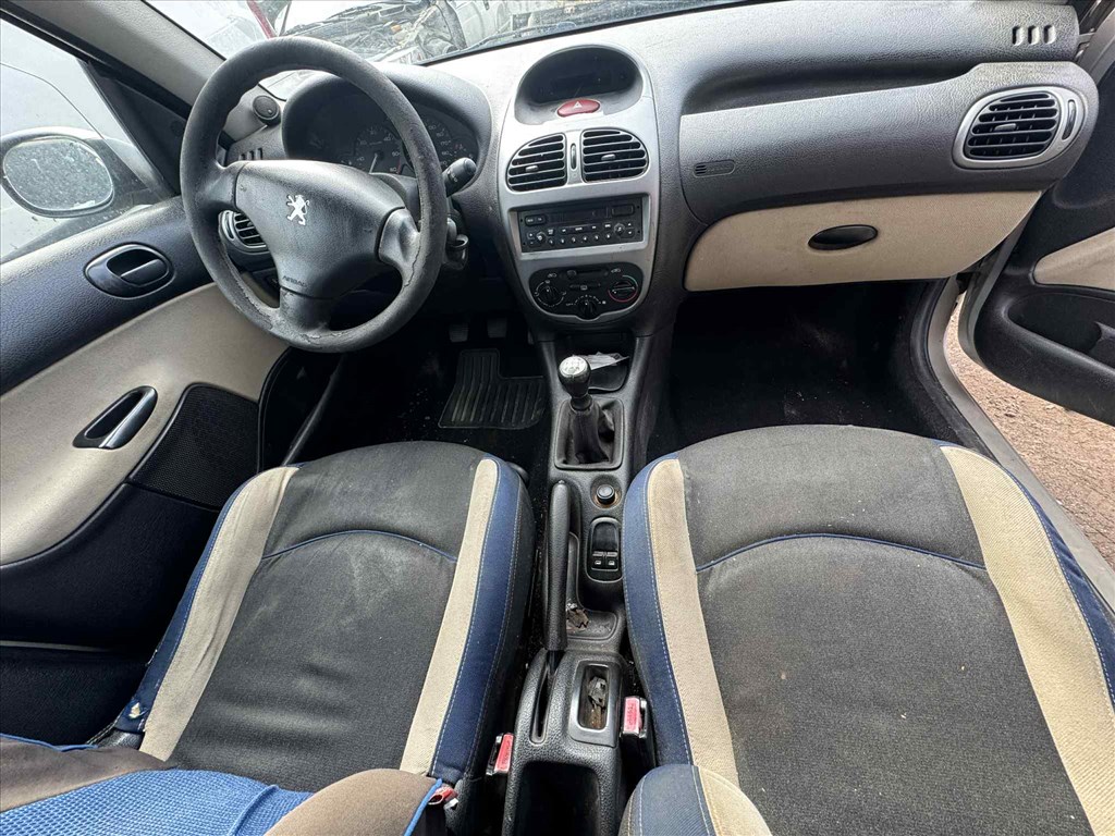 Peugeot 206 1.4HDI -8HX- bontott alkatrészei 4. kép
