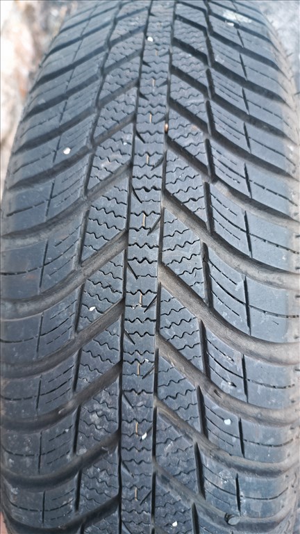 2db 175/65 R15 84T használt Nexen Nblue 4season négyévszakos gumi 3. kép