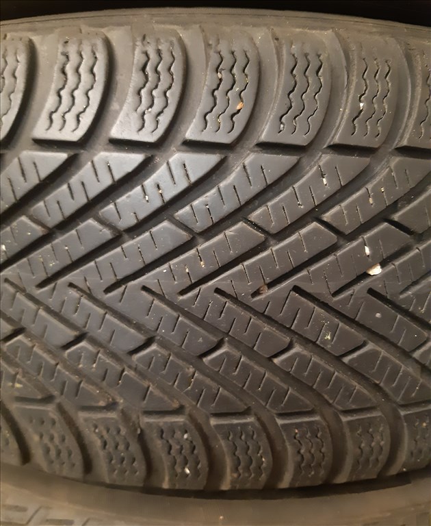  205/5516" használt Pirelli téli gumi gumi 2. kép