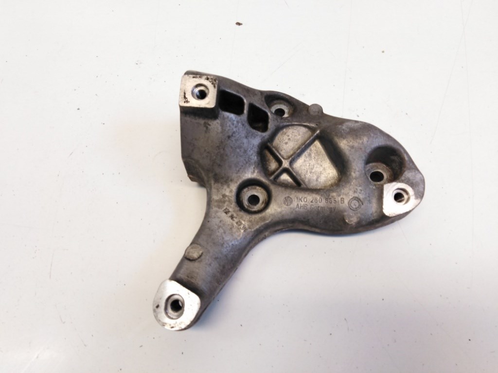 Audi A3 (8P) klímakompresszortartóbak (klímakompresszor tartó) 1K0260885B 2. kép