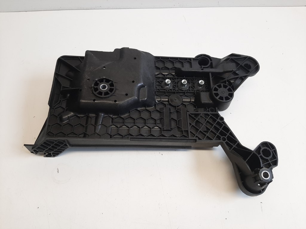 Audi A3 (8Y) akkumlátor tartó 5WA915331 2. kép