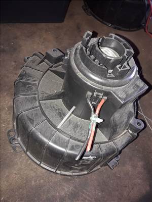 Opel Astra H Fûtőmotor 52 421 335