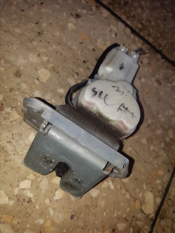 Suzuki Swift III 04-10 Csomagtérajtó Zár  Központizár Motor 1. kép