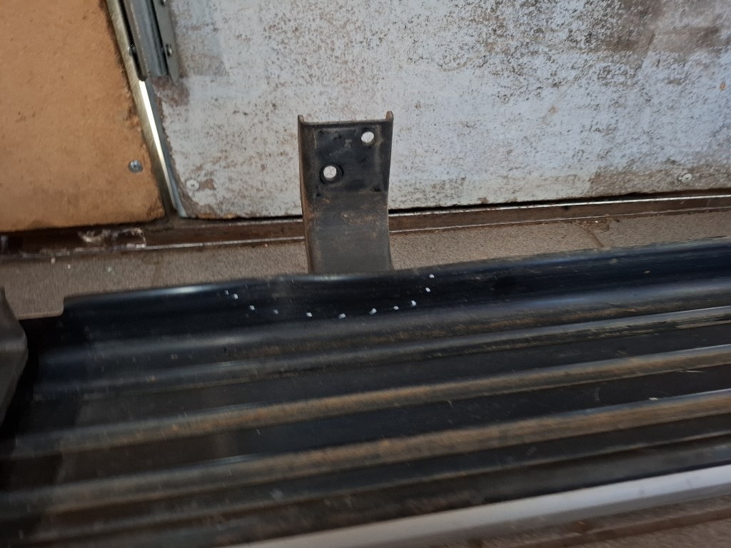 Nissan Navara (D23) bal fellépõ 2. kép