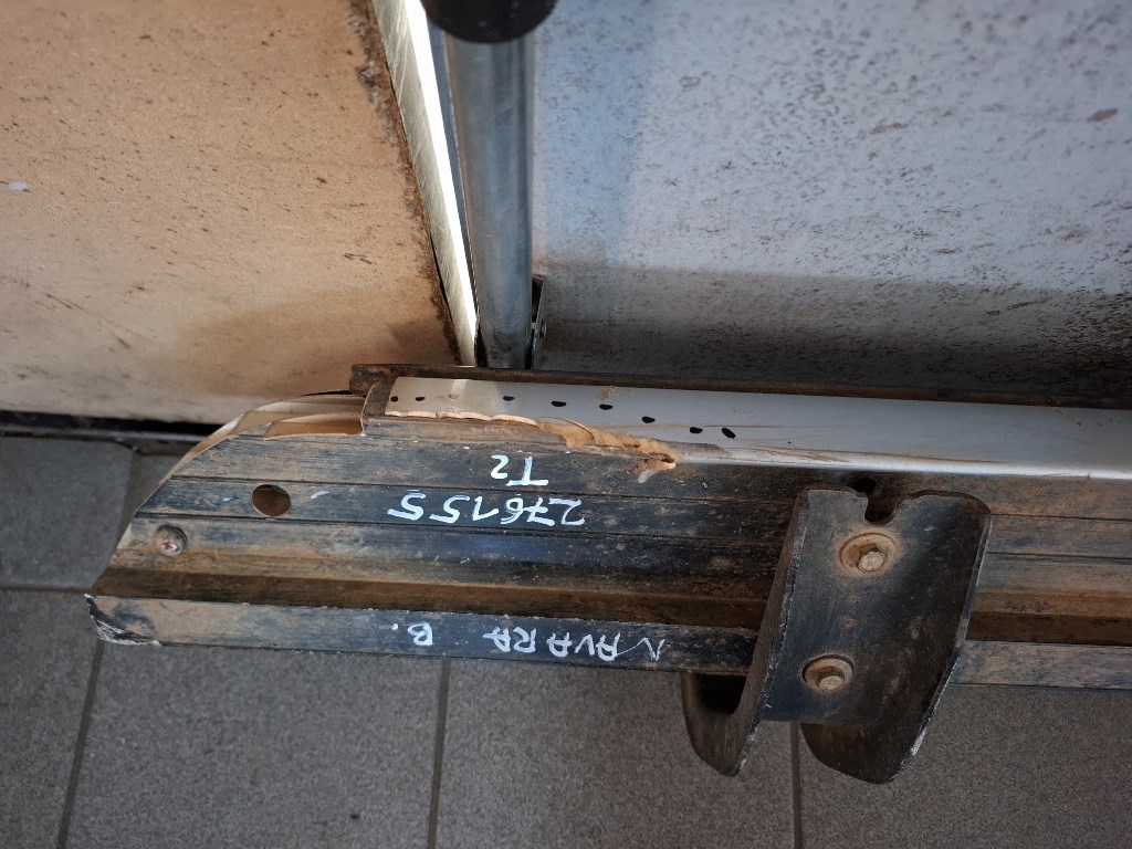 Nissan Navara (D23) bal fellépõ 4. kép