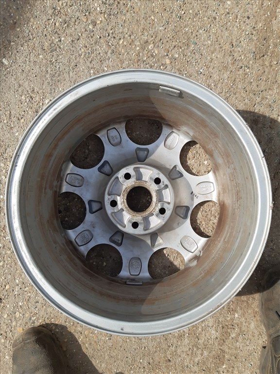 Audi A6 4F <p>Gyáriszám:<br>8E0601025F</p><p>Felni méret: 16"</p><p>Felni szélesség: 7.0</p><p>Furatszám: 5</p><p>Osztókör: 112.0</p><p>ET szám: ET42</p><p>Agy Átmérõ: 56.1</p><p>Állapot: Normál</p><p>Érdeklõdéskor hivatkozzon erre: KIN-66953</p><p>Bármire van szüksége hívjon bizalommal!<br>Kizárólag munkaidõben hétfõtõl - péntekig 8-12 13-16 óráig!<br>Alkatrészek széles választékban!<br>Hivatalos Regisztrált Autobontó Kecel!<br>Vásároljon Megbízható Helyrõl Beszerelési Garanciával Profiktól!</p> 20000 2. kép