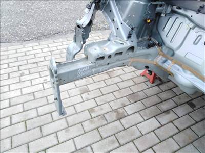 Opel Adam jobb első váznyúlvány