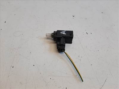 Toyota Yaris (XP130) kuplungpedál kapcsoló