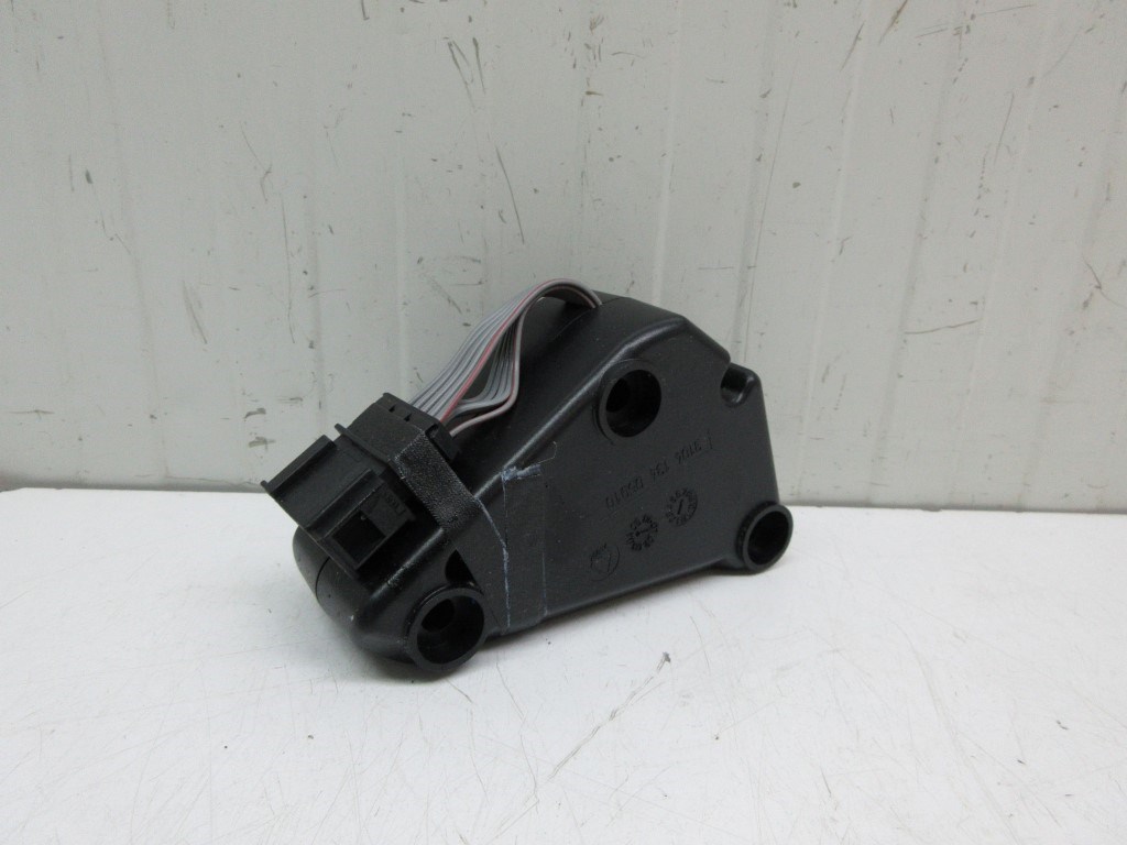 Volkswagen Golf V (1K) bal elsõ erõsítõ 1K0035463D 1. kép