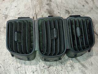 Chrysler Voyager (4th gen) Középső Szellőző *141157*