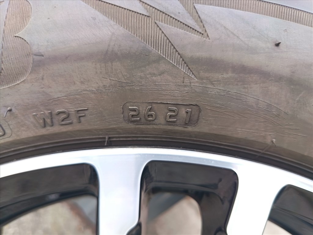 5x112 lyukosztású 16" újszerű Dezent alufelni, rajta 205/60 újszerű Bridgestone téli gumi gumi  4. kép