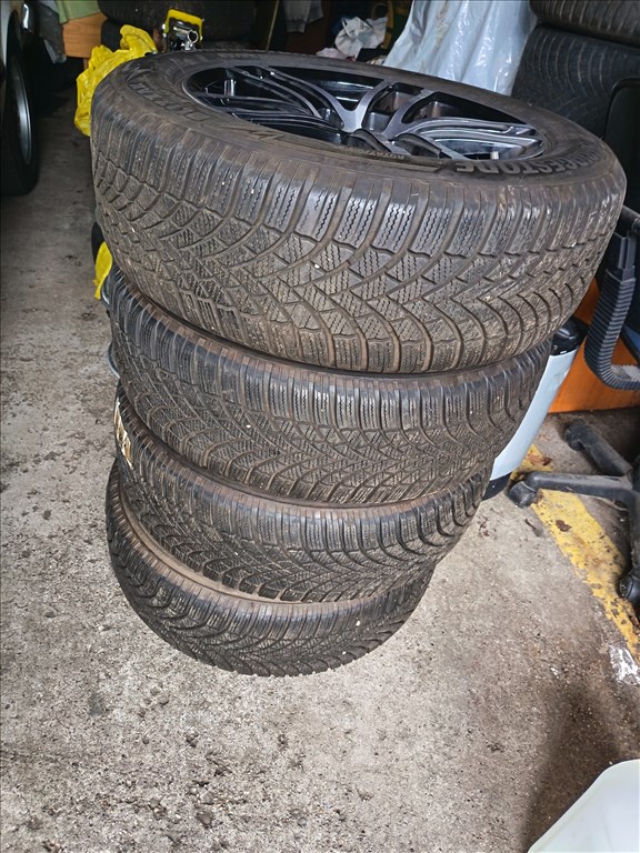  5x112 lyukosztású 16" újszerű Dezent alufelni, rajta 205/60 újszerű Bridgestone téli gumi gumi  8. kép