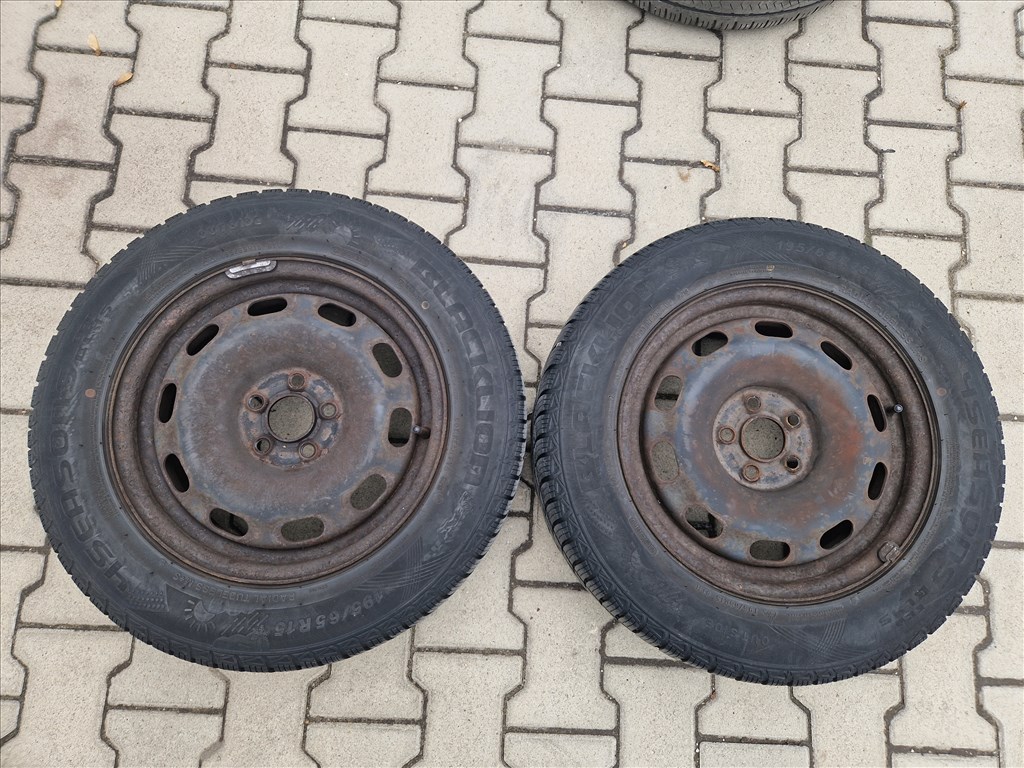  5x100 15" lemezfelni pár Blacklion négyévszakos gumival (26133) 1. kép