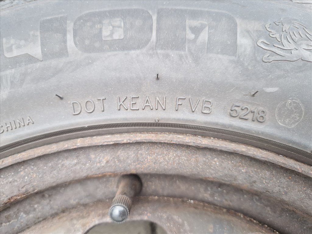  5x100 15" lemezfelni pár Blacklion négyévszakos gumival (26133) 4. kép