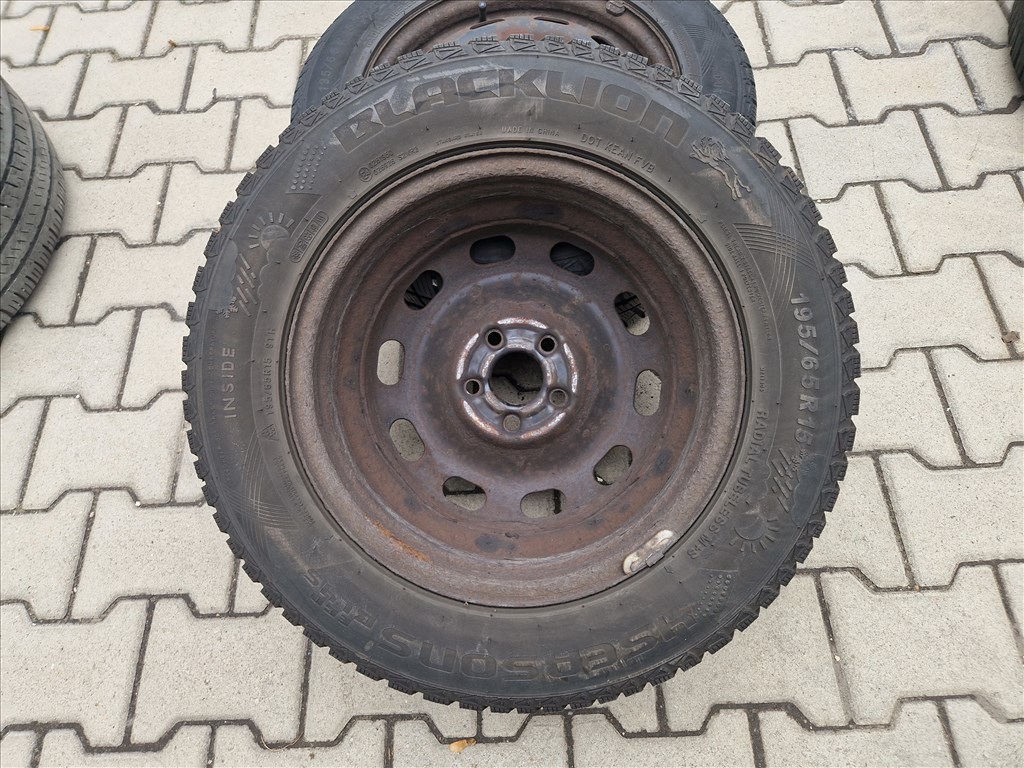  5x100 15" lemezfelni pár Blacklion négyévszakos gumival (26133) 7. kép