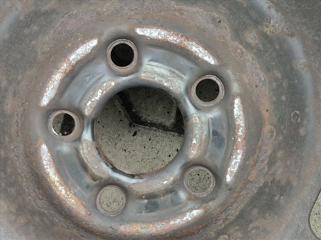  5x100 15" lemezfelni pár Blacklion négyévszakos gumival (26133) 8. kép