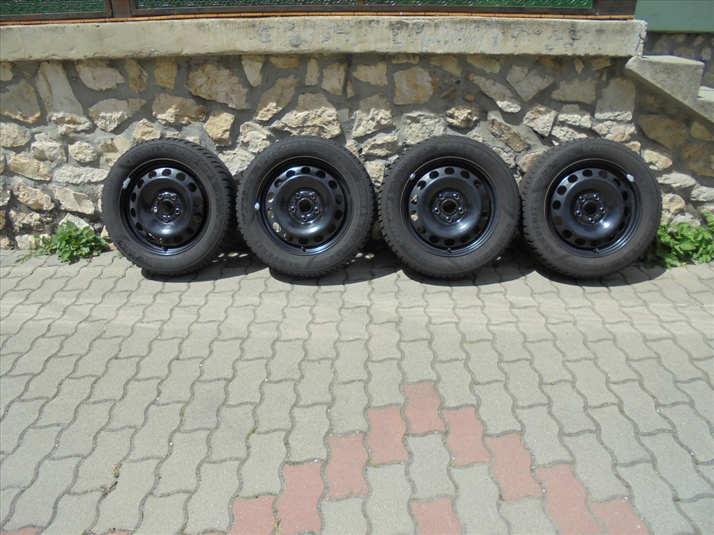 16-os Vw Lemezfelni  ( 205/55-ös téli gumival ) eladó  1. kép