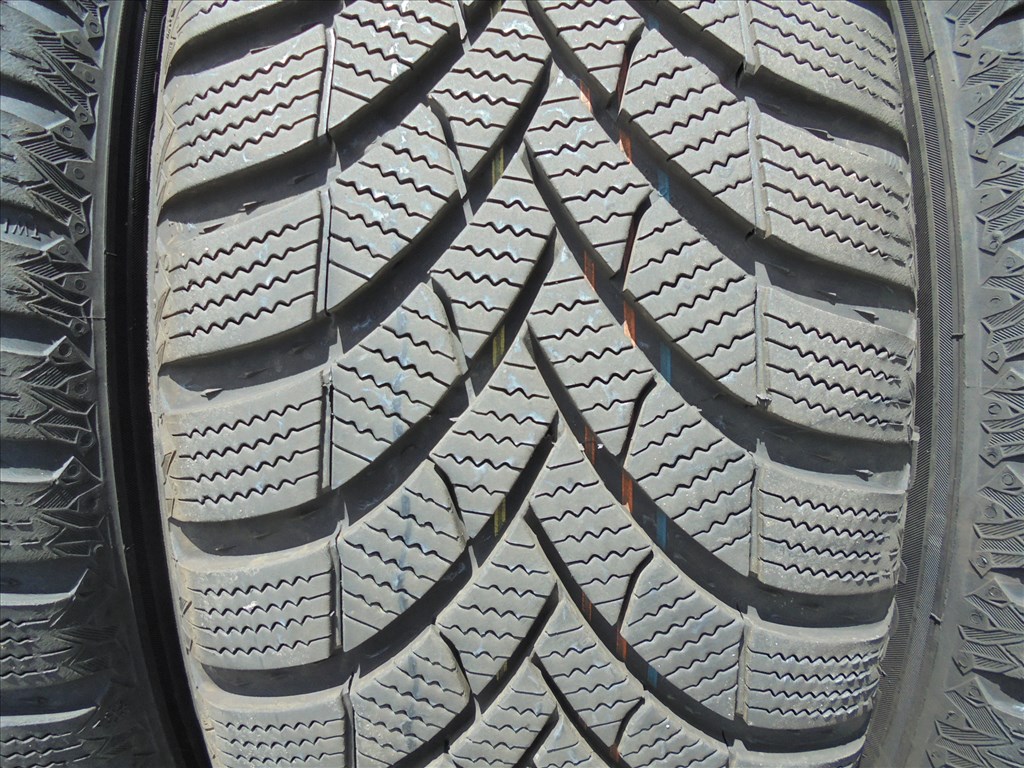 16-os Vw Lemezfelni  ( 205/55-ös téli gumival ) eladó  7. kép