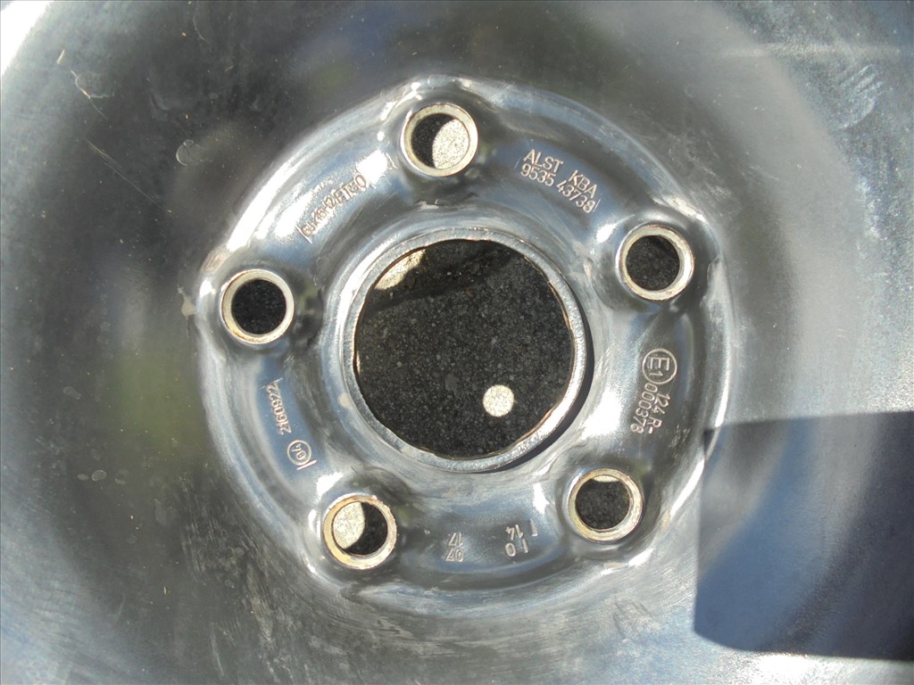 16-os Vw Lemezfelni  ( 205/55-ös téli gumival ) eladó  11. kép