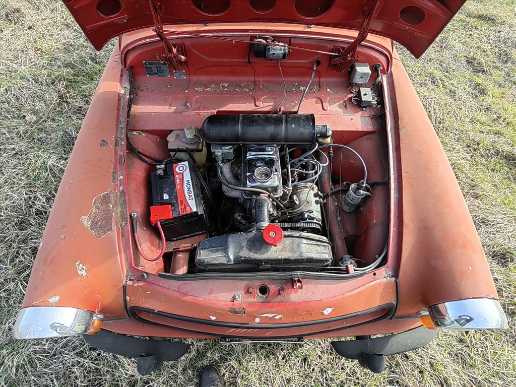 Eladó autó 11. kép