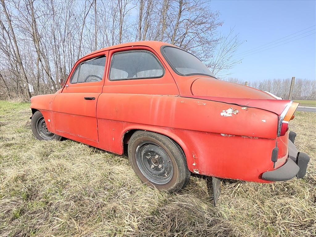 Eladó autó 3. kép