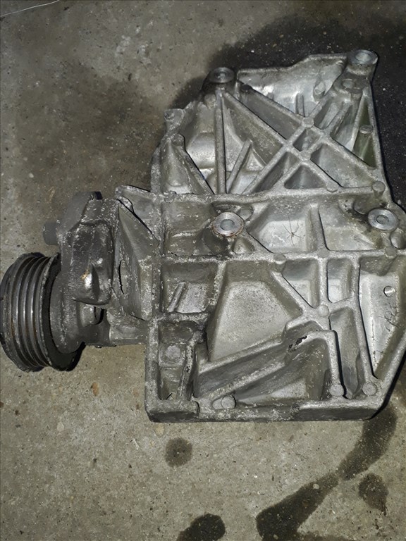 Audi A4 B6 Klíma Kompresszor Tartó Konzol 038 260 885 C 2. kép