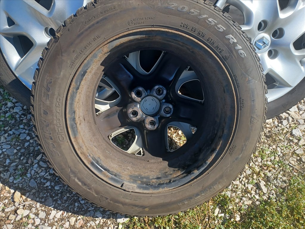  5x114.3 lyukosztású 16" használt lemezfelni, rajta 205/55 újszerű Pirelli téli gumi gumi  4. kép