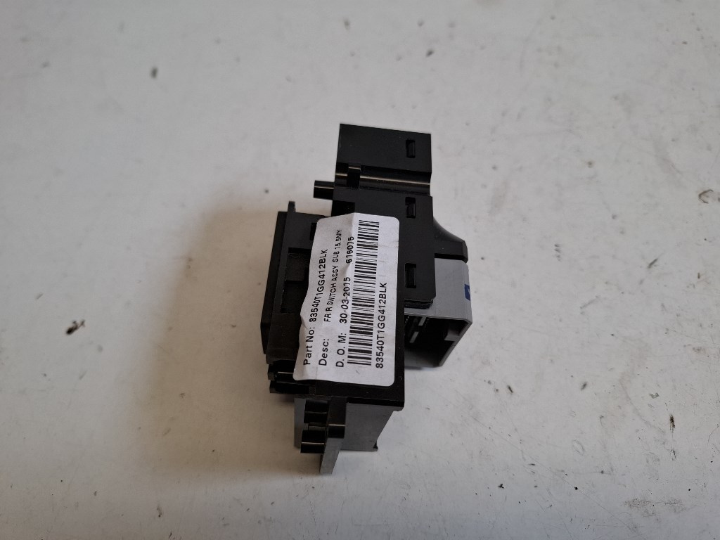 Honda CR-V jobb elsõ ablakemelõ kapcsoló 83540T1G 2. kép