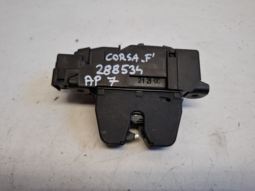Opel Corsa F  csomagtérajtózár (csomagtérajtó zár) 9816195380 1. kép