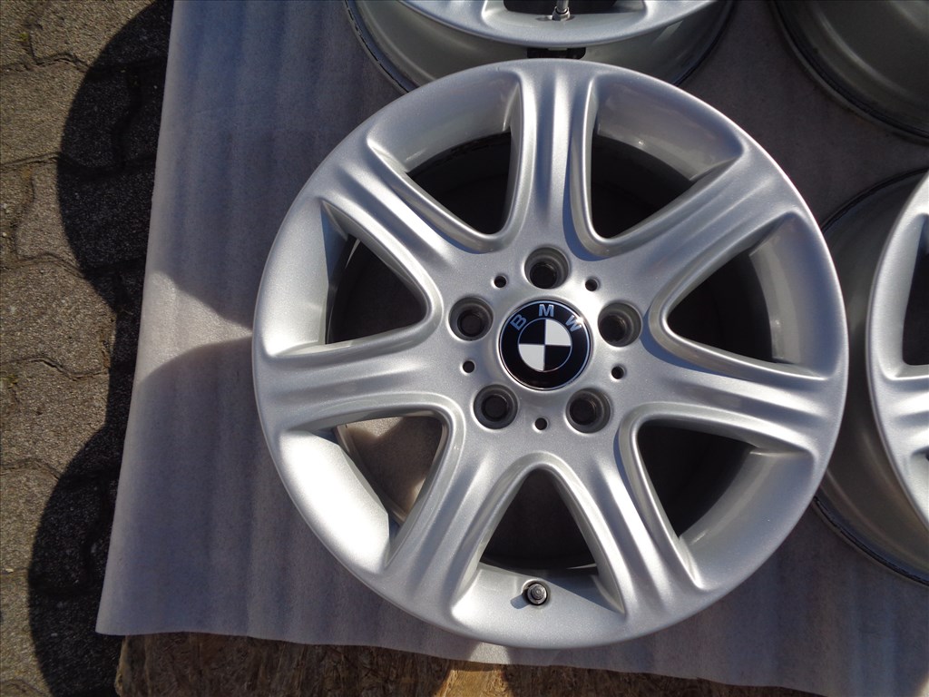 BMW Gyári alufelni 16-os, 5×120-as osztó szenzorral újszerűen eladó. 3. kép