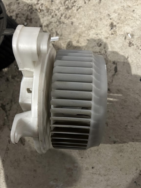 Lexus IS (XE20) 250 fűtőmotor  3. kép