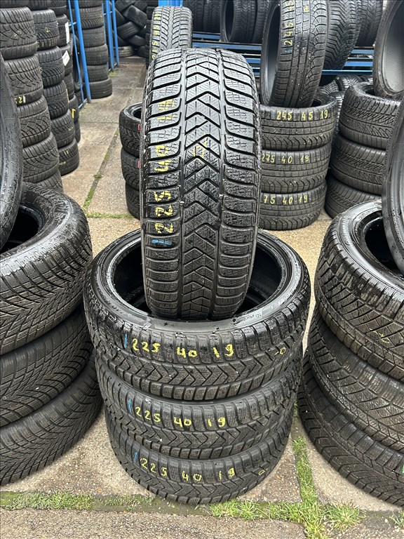 4db 225/40×19″ Pirelli téli gumiabroncs. (3751150) 1. kép