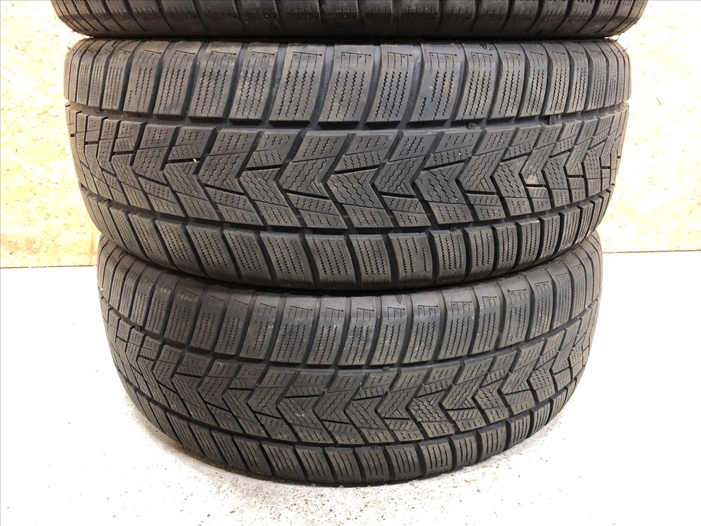  225/55/18 téli gumi Tracmax 225 55 18 3. kép