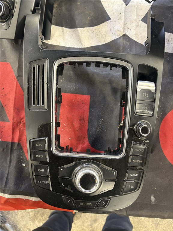 Audi A4 (B8 - 8K), Audi A5 (B8 - 8T) navigáció vezérlő elektronika, mmi 1. kép