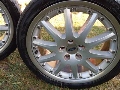  18" újszerű alufelni, rajta 235/40 újszerű Laufenn nyári gumi gumi 