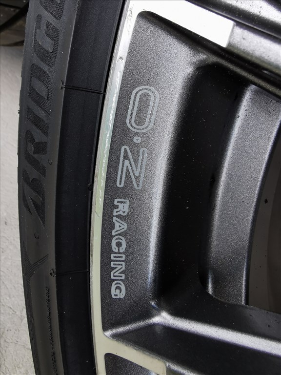  5x112 lyukosztású 20" használt OZ alufelni, rajta 255/35 használt Bridgestone nyári gumi gumi  4. kép