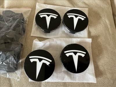 Tesla Model 3 felnikupak Tesla Model Y felnikupak Model 3 felniközép fekete-fehér