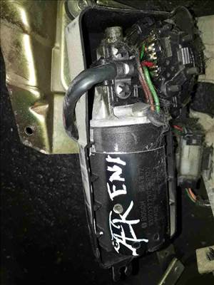 Nissan Serena Első Ablaktörlő Motor 9390332230