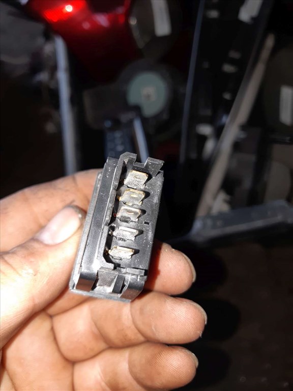 Citroen Xsara Picasso Ablakemelõ Kapcsoló 2. kép