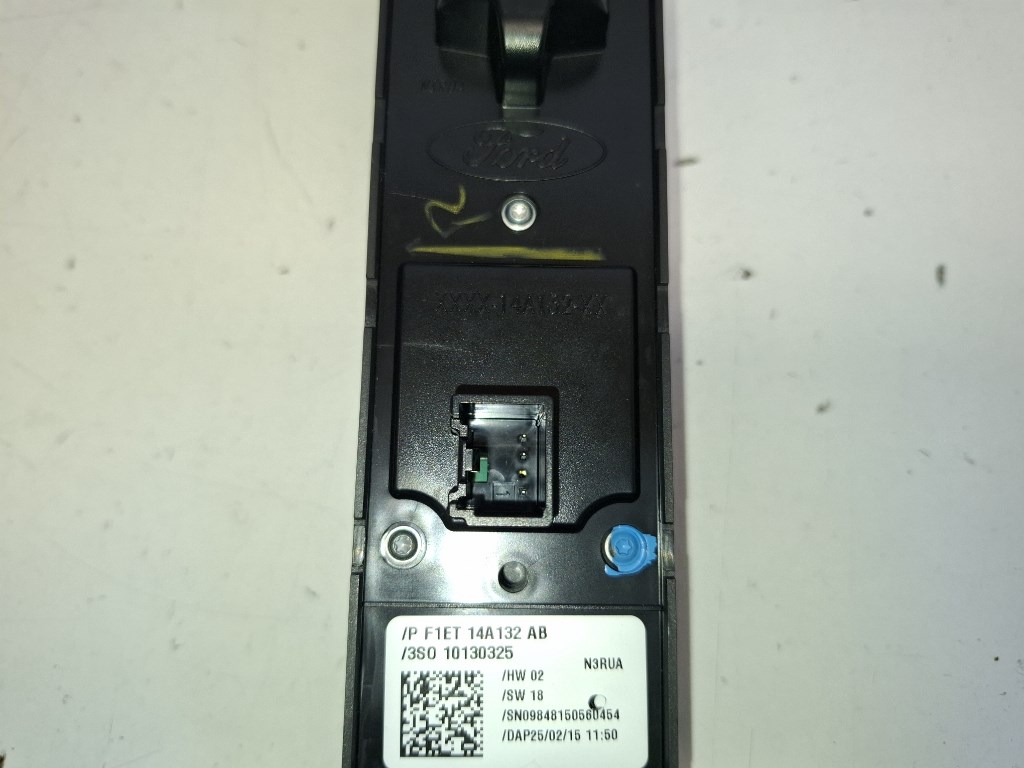 Ford Fiesta bal elsõ ablakemelõ kapcsoló F1ET14A132AB 4. kép