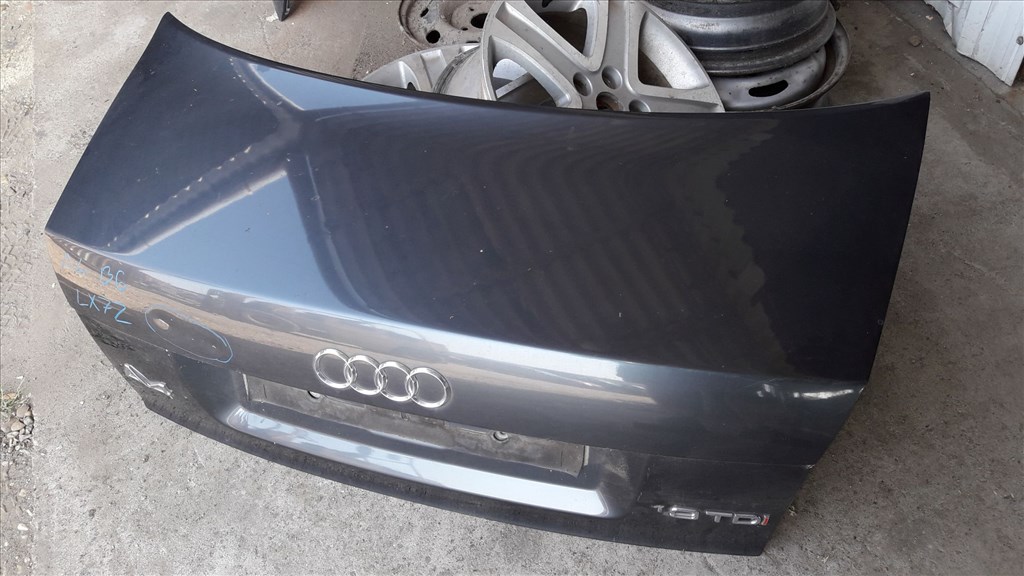 Audi A4 B6 Csomagtér Ajtó 3. kép